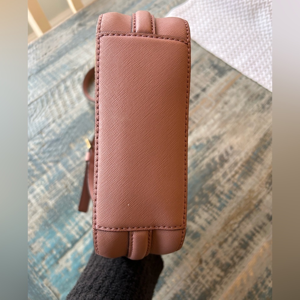 Kate Spade Cross Body Purse Gently Used 18” drop 8” wide 6” height 2.75” depth - Picture 9 of 12